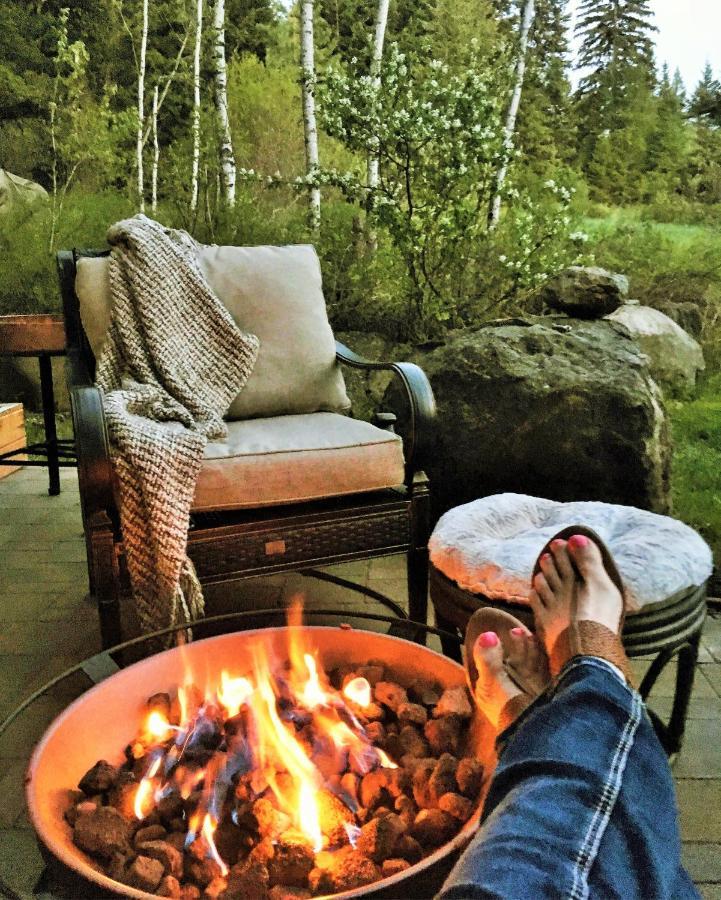 A Suite Retreat - Beyond Bed & Breakfast Sun Peaks Zewnętrze zdjęcie